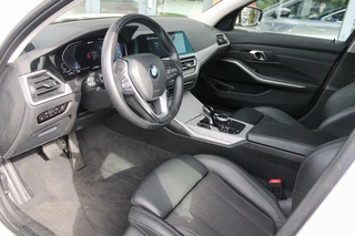 BMW 3 Serie BMW 3-serie Touring 320e Business Edition Plus|PlugInHybride|Camera|PDC|AppleCarPlay|20