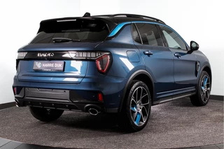 Lynk & Co 01 | 360 Camera | 7.4 kWh boordlader | Donkere hemel | S/K-panodak | Adapt. Cruise | Memory | Elek. klep | LM 20