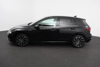 Volkswagen Golf Volkswagen Golf 1.5 eTSI 150pk Style | Sfeer verlichting | Navigatie | Climate control | Camera | Adaptive Cruise control | Led | Parkeer sensoren | Lichtmetalen Velgen - afbeelding nr 8