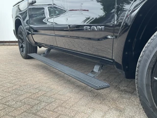 Dodge Ram 1500 Dodge Ram 1500 5.7 V8 4x4 Crew Cab Laramie Pano Full Navi SideSteps Trekhaak Luchtvering - afbeelding nr 12