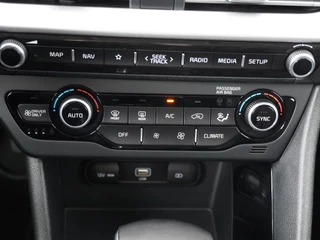 Kia Niro Kia Niro 1.6 GDi Hybrid DynamicLine - Navigatie - Camera - Climate control - Cruise control - All Season - Fabrieksgarantie tot 09-2026 - afbeelding nr 35