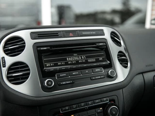 Volkswagen Tiguan Volkswagen Tiguan 1.4TSi DSG6 Cup Sport&Style | Trekhaak 1.800kg. | 2e eigenaar | Climate Control | Stoelverwarming | Parkeer pakket | Winter-pakket | Koplampsproeiers | Multifunctioneel lederen stuurwiel - afbeelding nr 15