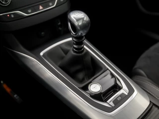 Peugeot 308 (PANORAMADAK, NAVIGATIE, CLIMATE, LEDER/ALCANTARA, CAMERA, LED KOPLAMPEN, SPORTSTOELEN, PARKEERSENSOREN, CRUISE, NIEUWE APK, NIEUWSTAAT) - afbeelding nr 11