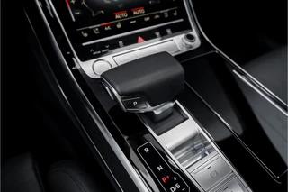 Audi A8 Audi A8 55 TFSI Quattro ProLine Plus B&O Matrix Schuifdak 4Wielsturing 20
