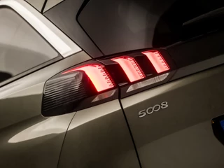 Peugeot 5008 (APPLE CARPLAY, GROOT NAVI, KEYLESS, 360 CAMERA, LEDER, SPORTSTOELEN, GETINT GLAS, TREKHAAK, ELEK ACHTERKLEP, NIEUWE APK, NIEUWSTAAT) - afbeelding nr 28