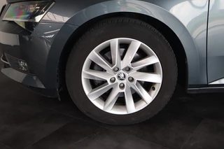 Škoda Superb Škoda Superb Combi 2.0 TDI Business Edition | Panoramadak | ACC | Canton | Camera - afbeelding nr 35