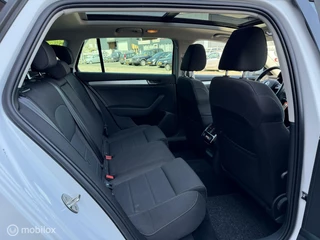Škoda Superb Skoda Superb Combi 1.6 TDI Ambition PANORAMADAK, TREKHAAK - afbeelding nr 24