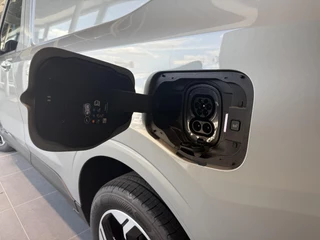 Ford Transit Courier Ford E-Transit Courier Limited 44 kWh 136pk | Ford Voorraad | Driver Assistance Pack | Laadvloerbescherming | Trekhaak | LED Laadruimteverlichting - afbeelding nr 11