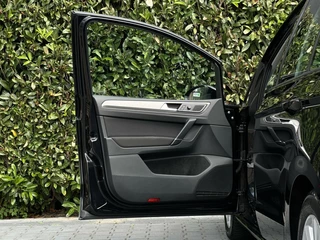 Volkswagen Golf Sportsvan Volkswagen Golf Sportsvan 1.0 TSI Connected Series, NL AUTO, NAP, ECC-AIRCO, NAVI, DODEHOEK, CRUISE, CAMERA, PARKEERSENSOREN, TREKHAAK, LICHTMETAAL 16