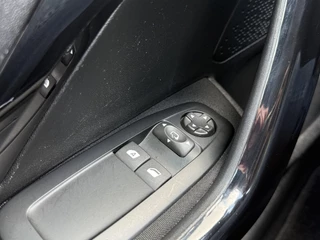 Peugeot 208 Peugeot 208 1.2 PureTech Signature Navi,Airco,Cruise,PDC,Trekhaak,Carplay,Elek ramen,N.A.P,Nieuwe APK bij Aflevering - afbeelding nr 23