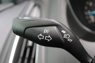 Ford Focus Ford Focus Wagon 1.0 EcoBoost Titanium | Navigatie | Climate Control | Cruise Control | Lichtmetalen Velgen | Voorruitverwarming - afbeelding nr 11