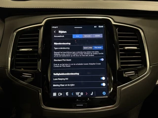 Volvo XC90 Volvo XC90 T8 Recharge AWD R-Design BLACK LONG RANGE PANO/TREKHAAK/HEAD-UP/MEMORY/H&K/CAMERA/ACC/PILOT-ASSIST/KEYLESS/LEER-SPORT/GOOGLE/PRIVACY/20