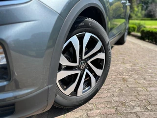 Volkswagen T-Roc Volkswagen T-Roc 1.0 TSI | Camera | CarPlay | Dode Hoek Detectie | Elektirsche Achterklep | Dealer Onderhouden | - afbeelding nr 2