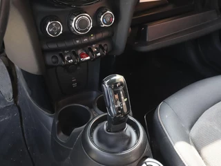 MINI One Mini Mini 1.5 One Automaat Business Edition | Navigatie | PDC | Cruise Control | Airco | 17
