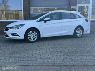 Opel Astra Opel Astra Sports Tourer 1.0 Business+ ECC-AIRCO/NAVI/CRUISE - afbeelding nr 1