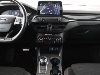 Ford Focus Ford Focus 1.0 EcoBoost ST Line | Stoel & stuurverwarming |  Camera | Trekhaak | Climate control | Carplay | Navigatie | Cruise control - afbeelding nr 11
