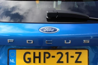 Ford Focus Ford Focus 1.0-155pk EcoBoost Mild-Hybrid 'Active' AUTOMAAT ! Trekgewicht 1.500kg ! Slechts 6.450km ! Ruim €. 9.000,- beneden de nieuwprijs ! Volautm. airco dual, navigatie, telefoonvoorb., adaptive cruise control, LED verlichting, metallic lak, camera, front-, lane- en side assist, LM wielen, Isofix etc. - afbeelding nr 36