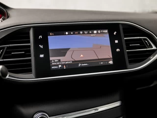 Peugeot 308 Automaat (PANORAMADAK, APPLE CARPLAY, GROOT NAVI, MASSAGE, STOELVERWARMING, LEDER, 360 CAMERA, SPORTSTOELEN, LANE ASSIST, KEYLESS, DAB+, NIEUWE APK, NIEUWSTAAT) - afbeelding nr 28