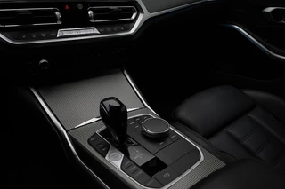 BMW 3 Serie BMW 3-serie Touring 320e High Executive automaat | Laser LED koplampen | M Sport | Panorama dak | lederen bekleding | elektrisch wegklapbare trekhaak - afbeelding nr 57