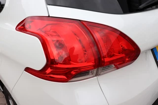 Peugeot 2008 Peugeot 2008 1.2 PureTech Allure. Navigatie, trekhaak, dealer onderhouden. - afbeelding nr 26