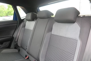 Volkswagen Polo Volkswagen Polo 1.0 TSI 95pk 2x R-Line , Virtual cockpit, Panorama schuifdak , Led , Navi , Carplay . LMV PDC etc. . - afbeelding nr 19