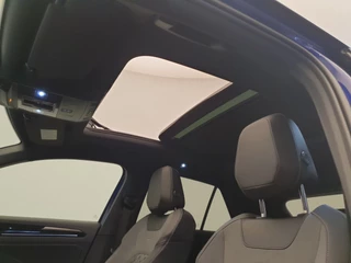 Volkswagen T-Roc Volkswagen T-Roc 1.5 TSI 150pk DSG/AUT R-Line Panoramadak, Camera, Black Style - afbeelding nr 23