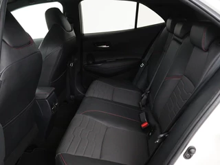Toyota Corolla Toyota Corolla 2.0 Hybrid GR-Sport | Stoel & stuurverwarming | Camera | Adaptive cruise | Sportstoelen | Park Assist | Half leder | Full LED | Keyless - afbeelding nr 9