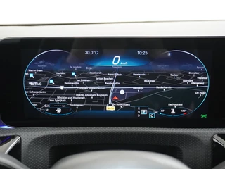 Mercedes-Benz CLA Mercedes-Benz CLA Shooting Brake 200 AMG // Panoramadak // Sfeerverlichting // Privacy Glas // 19