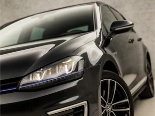 Volkswagen Golf Volkswagen Golf 1.4 TSI GTE 204Pk Automaat (SCHUIFDAK, NAVIGATIE, CLIMATE, CAMERA, GETINT GLAS, SPORTSTOELEN, LED KOPLAMPEN, CRUISE, NIEUWE APK, NIEUWSTAAT) - afbeelding nr 17