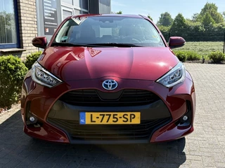 Toyota Yaris Toyota Yaris 1.5 Hyb. Dynamic ACHTER CAMERA-NAVI-BLUETOOTH - Allseason - afbeelding nr 3