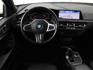 BMW 1 Serie BMW 1-serie 118i M Sport | Trekhaak | Carplay | Navigatie |  Sportstoelen | Half leder | Full LED | Climate control | Parkeerhulp - afbeelding nr 3