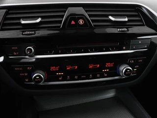 BMW 5 Serie BMW 5-serie 540d xDrive M Sport | Panoramadak | Head-Up |  Adaptive cruise | Carplay | Alcantara | Harman/Kardon | Stoelverwarming | Trekhaak | Sfeerverlichting - afbeelding nr 32