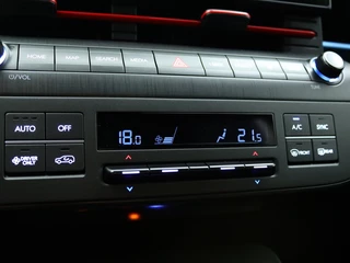 Hyundai Kona Hyundai Kona Electric Premium 65.4 kWh | 360 graden camera | Alcantara | Navigatie | - afbeelding nr 40
