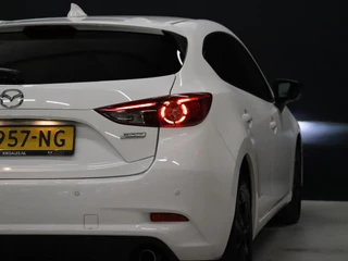Mazda 3 Mazda 3 2.0 SkyActiv-G 120 SkyLease GT [APPLE CARPLAY, LED, PDC V+A, STOEL- EN STUURVERWARMING, CRUISE CONTROL, CLIMATE CONTROL, NAVIGATIE, NIEUWSTAAT] - afbeelding nr 9