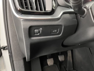 Volvo V60 Volvo V60 2.0 D4 Momentum Maxton-Design *FULL-LED | LEATHER-MICROFIBRE | DIGI-COCKPIT | NAVI-FULLMAP | HEATED-COMFORTSEATS | ECC | PDC | CRUISE | LANE-ASSIST | CARPLAY | 20''ALU * - afbeelding nr 21