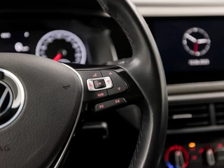 Volkswagen Polo Volkswagen Polo 1.0 TSI Sportline Automaat (APPLE CARPLAY, PARKEERSENSOREN, LM VELGEN, GETINT GLAS, SPORTSTOELEN, ADAPTIVE CRUISE, PARKEERSENSOREN, NIEUWSTAAT) - afbeelding nr 20