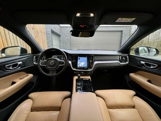 Volvo V60 Volvo V60 2.0 T6 Twin Engine AWD 253pk | Comfortstoelen leer | Stoelverwarming | Navigatiesysteem | Trekhaak uitklapbaar | 18 inch lichtmetalen velgen | Apple CarPlay | LED verlichting | Getint glas achter | Parkeersensoren achter - afbeelding nr 3