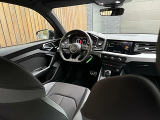 Audi A1 Sportback Audi A1 Sportback 30 TFSI S Line Automaat | Apple CarPlay | LED verlichting | Parkeersensoren achter | Rode remklauwen | Airconditioning | Cruise control | Lane assist | Half leer/stof - afbeelding nr 40