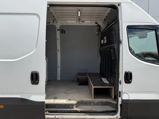 Iveco Daily Iveco Daily 35C18 3.0 L2H2 Airco Cruise Control 3,5 Tons Trekhaak 5-26 APK Lucht geveerde stoel - afbeelding nr 9