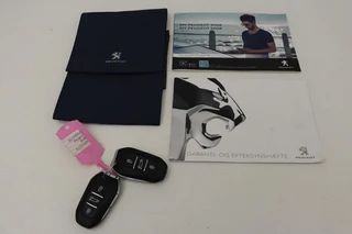 Peugeot 3008 Peugeot 3008 1.6 HYbrid 225 Allure | Stoelverwarming | Adaptive cruise | Camera | Carplay | Half leder | Navigatie | PDC | Sfeerverlichting | Full LED - afbeelding nr 22
