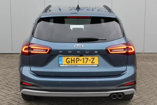 Ford Focus Trekgewicht 1.500kg ! Slechts 6.600km ! Ruim €. 9.000,- beneden de nieuwprijs ! Volautm. airco dual, navigatie, telefoonvoorb., adaptive cruise control, LED verlichting, metallic lak, camera, front-, lane- en side assist, LM wielen, Isofix etc. - afbeelding nr 8