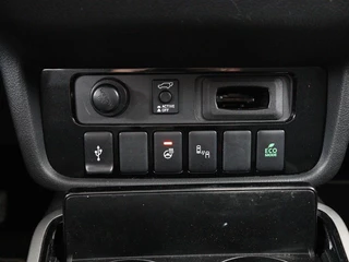 Mitsubishi Outlander Mitsubishi Outlander 2.4 PHEV Intense+ | Schuifdak |  Stoel & stuurverwarming | 360 camera | Trekhaak | Half leder | Carplay | Navigatie | Climate control - afbeelding nr 18