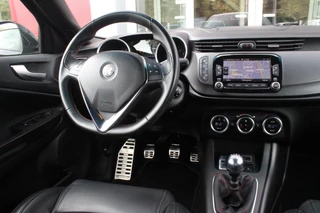 Alfa Romeo Giulietta Alfa Romeo Giulietta 1.4 120PK TURBO SPRINT | LEDEREN BEKLEDING | AFNEEMBARE TREHAAK | ALL SEASON BANDEN | NAVIGATIE | CLIMATE CONTROL | CRUISE CONTROL | CARBON INTERIEUR AFWERKING | 18