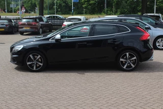 Volvo V40 Volvo V40 1.5 T2 Inscription R-Design / Panoramadak / Camera / Leder / Keyless / 17'' / Navigatie / Stoelverwarming / Cruise Control - afbeelding nr 7