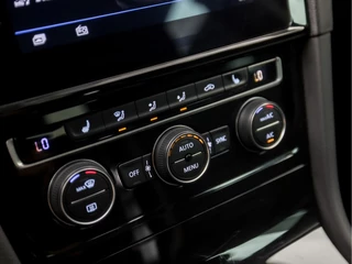 Volkswagen Golf Volkswagen Golf 1.5 TSI R-Line Sport 150Pk Automaat (VIRTUAL COCKPIT, APPLE CARPLAY, GROOT NAVI, CAMERA, LED KOPLAMPEN, ALCANTARA, ADAPTIVE CRUISE, LM VELGEN, DAB+, NIEUWE APK, NIEUWSTAAT) - afbeelding nr 10