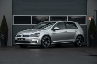 Volkswagen Golf - 150977776-0