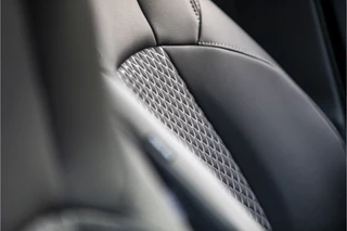 Toyota Yaris Toyota Yaris 1.5 Hybrid 130 Executive JBL Audio | Head Up Display | Lederen bekleding | Dodenhoekdetectie , All-in Rijklaarprijs - afbeelding nr 36