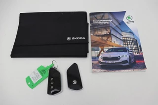 Škoda Octavia Skoda Octavia 1.4 TSI iV PHEV Business Edition | Camera |  Carplay | Navigatie | Full LED | Sfeerverlichting | Parkeerhulp | Climate control - afbeelding nr 17