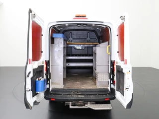 Ford Transit Ford Transit 2.0TDCI 130PK L2H2 Dubbele Cabine | 2800Kg Trekhaak | Navigatie | Camera | 7-Persoons - afbeelding nr 4
