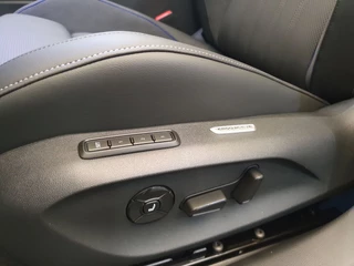 Volkswagen Passat Volkswagen Passat Variant 1.5 eHybrid 272pk DSG/AUT R-Line Wegklapbare trekhaak, Panoramadak, Leder - afbeelding nr 19